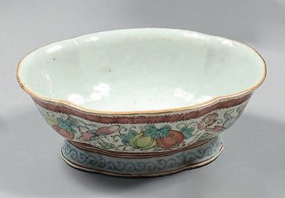 CHINE - XIXème siècle
Paire de raviers quadrilobés...