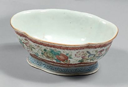 CHINE - XIXème siècle
Paire de raviers quadrilobés...