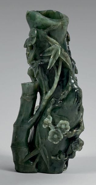 CHINE - XIXème siècle
Vase en forme de tronc...