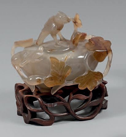CHINE - Vers 1900
Brûle-parfum en agate grise...