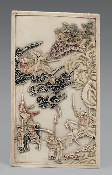 CHINE - XIXème siècle
Plaque en ivoire polychrome,...
