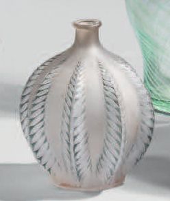 LALIQUE René (1860-1945)
Vase 