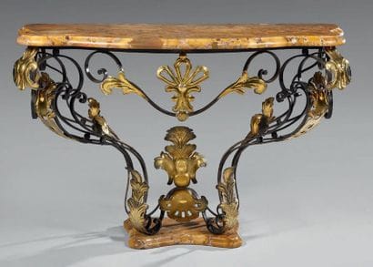 TRAVAIL FRANÇAIS
Console en fer forgé à décor...