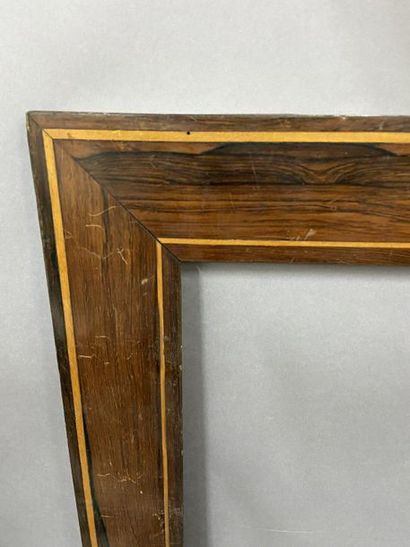 Grande baguette en bois et placage de palissandre...
