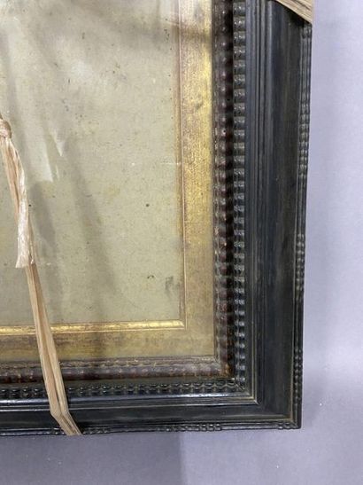 Une baguette en bois naturel, guilllochée...