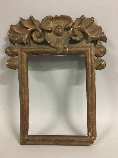 Cadre monoxyle en tilleul sculpté et redoré...