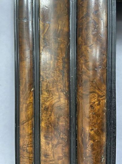Cadre en bois et ronce de noyer et baguettes...