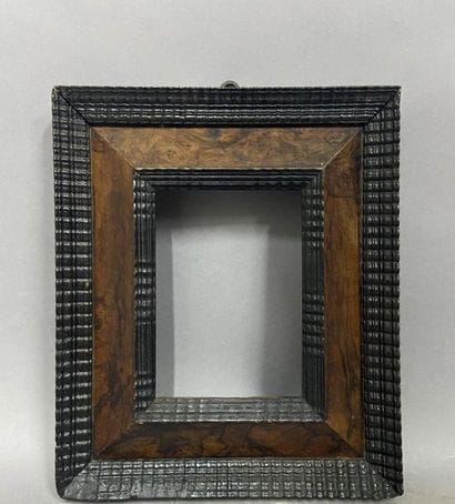 Cadre en bois, placage de ronce de noyer,...