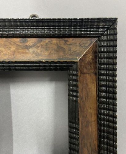 Cadre en bois, placage de ronce de noyer,...