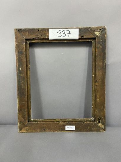Cadre en bois sculpté et doré à décor de...