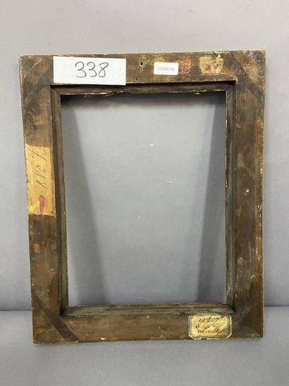 Cadre en bois, sculpté et doré, à décor de...