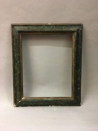 *Cadre en bois mouluré à profil renversé...