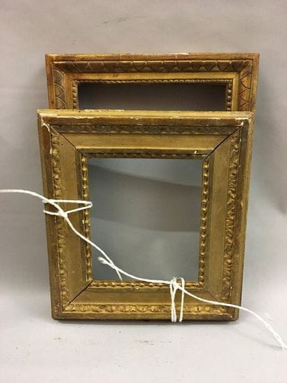 *Deux cadres en bois sculpté et doré

Époque...
