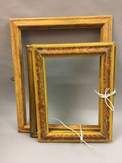 *Lot de trois belles baguettes en bois mouluré...
