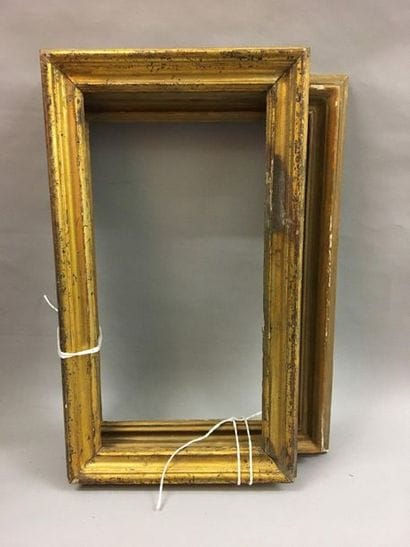 *Lot de deux baguettes en bois mouluré et...
