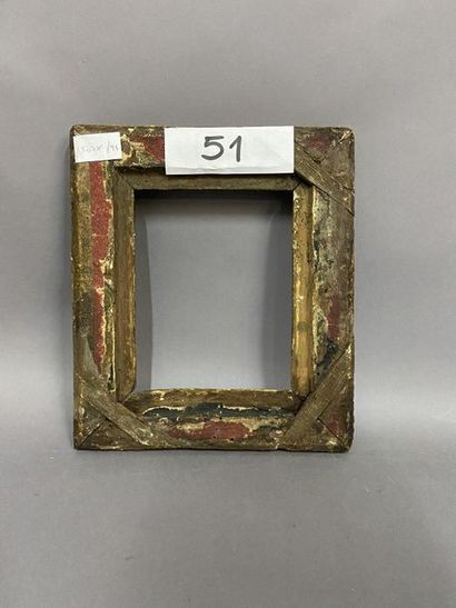 Cadre en chêne sculpté et doré à décor de...