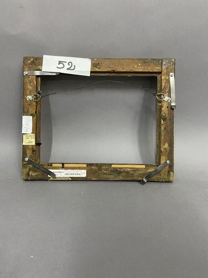 Cadre en bois sculpté et doré à décor de...