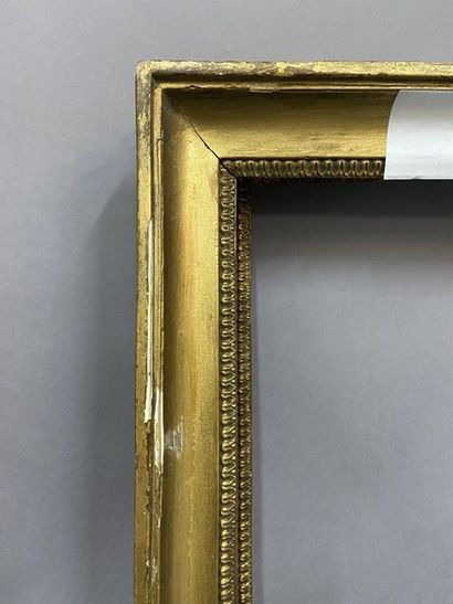Paire de baguettes en bois et pâte mouluré...