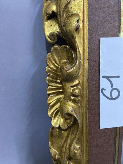 Cadre en tilleul sculpté et doré à décor...