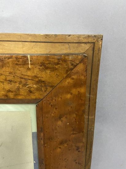 Deux baguettes en bois et placage d'essences...