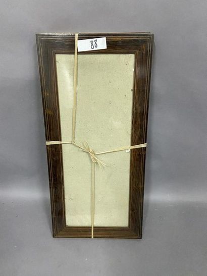 Lot de quatre baguettes en bois, placage...