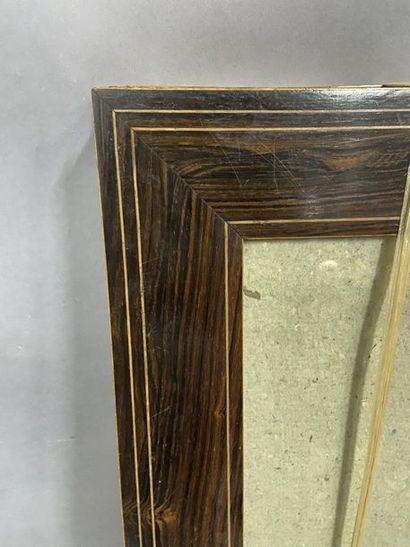 Lot de quatre baguettes en bois, placage...