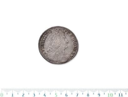 LOT:
Shield of three crowns. 1709. Amiens.
Half...