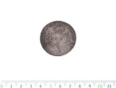 Half shield to the old head. 1771. Paris.
D....