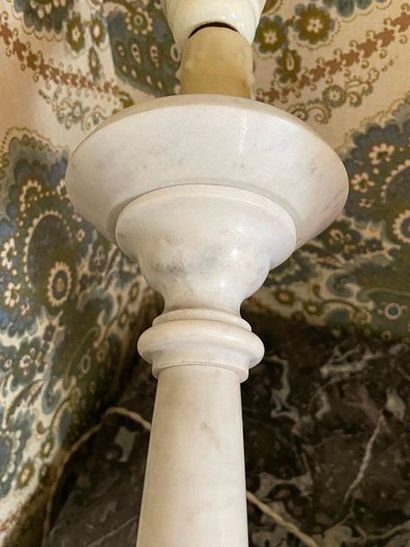 Paire de piques cierges montés en lampe en...