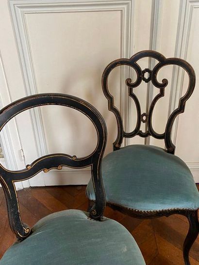 Ensemble de 3 chaises en bois laqué noir...
