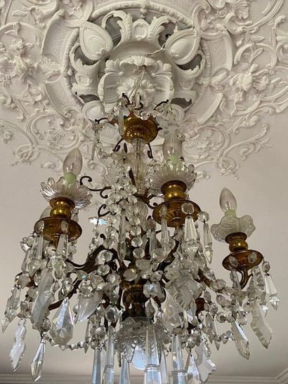 Lustre à décor de pampilles

H : 70 cm

(vendu...