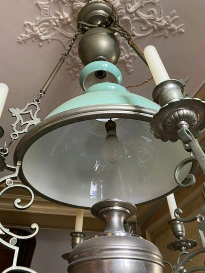 Lustre en métal et verre opalin

XIXème

H...