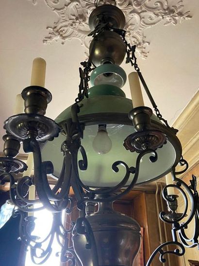 Lustre en métal et verre opalin

XIXème

H...