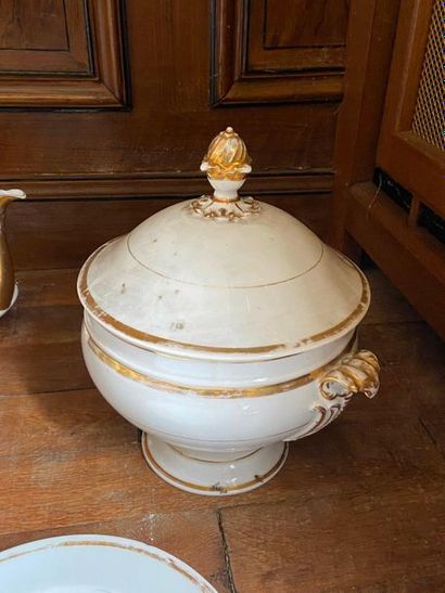 Service en porcelaine de Paris blanc et doré...