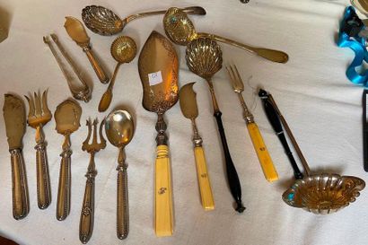 A 5-piece service cutlery in 950°/°° silver...