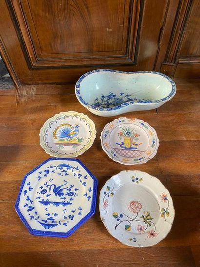 Ensemble de plats et assiettes en faïence

Ensemble...
