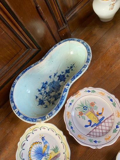 Ensemble de plats et assiettes en faïence

Ensemble...