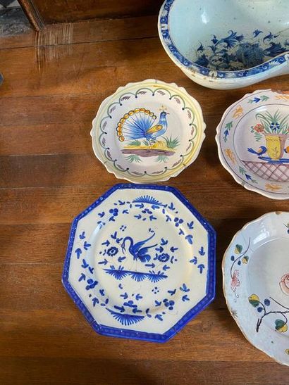 Ensemble de plats et assiettes en faïence

Ensemble...