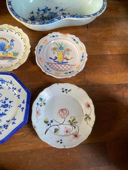 Ensemble de plats et assiettes en faïence

Ensemble...