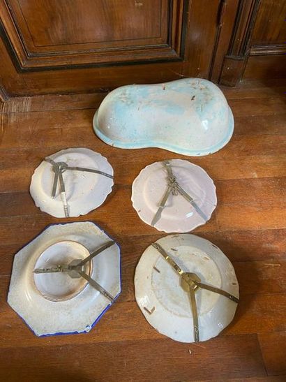 Ensemble de plats et assiettes en faïence

Ensemble...