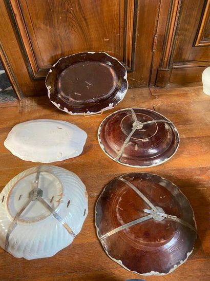 Ensemble de plats et assiettes en faïence

Ensemble...