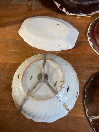 Ensemble de plats et assiettes en faïence

Ensemble...