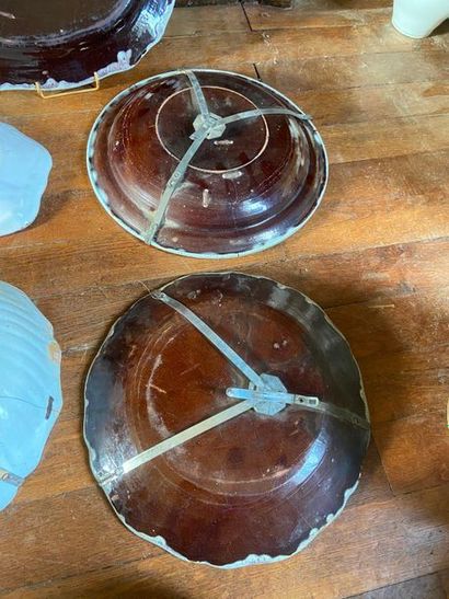 Ensemble de plats et assiettes en faïence

Ensemble...