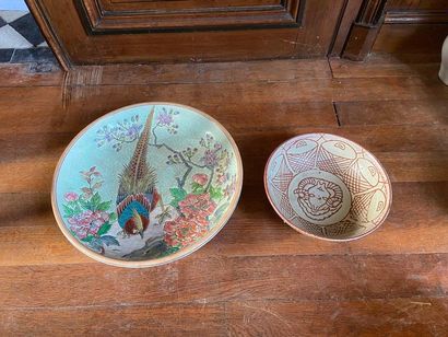 Un lot de deux plats en céramique

Longwy...