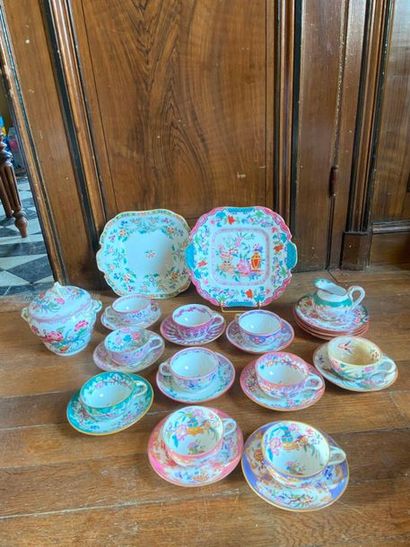 Partie de service Minton en porcelaine à...