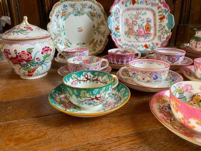 Partie de service Minton en porcelaine à...