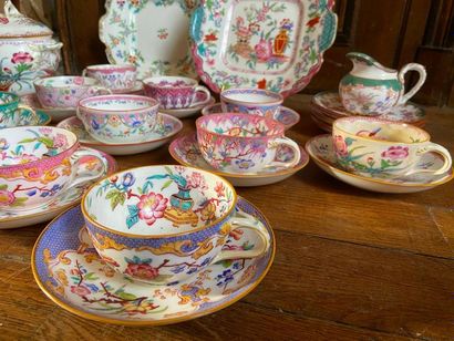 Partie de service Minton en porcelaine à...