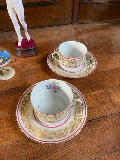 Lot de bibelots en porcelaine, un encrier,...