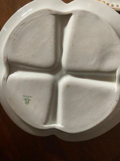 Lot de bibelots en porcelaine, un encrier,...