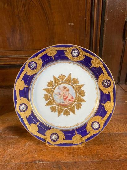 Assiette en porcelaine Sèvres daté 1846....